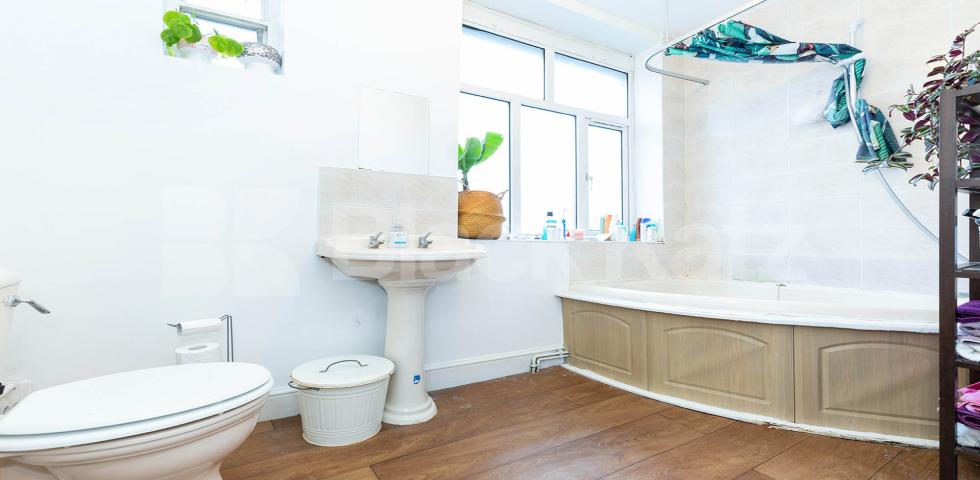 			2 Bedroom, 1 bath, 1 reception Flat			 Tottenham Lane, Crouch End